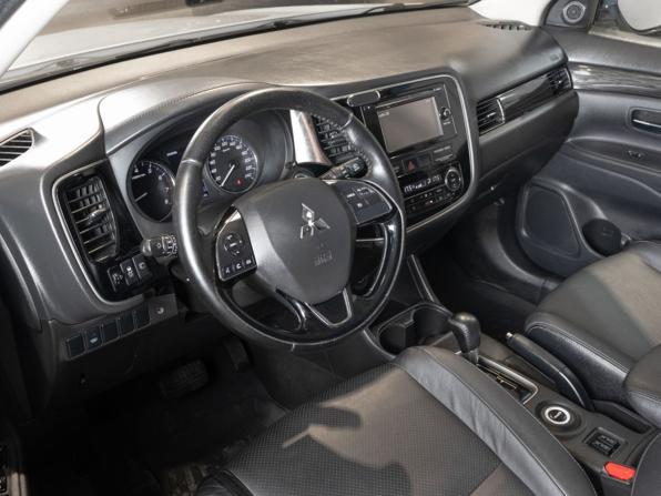 Mitsubishi Outlander III Рестайлинг 2 с пробегом 2016 года, цена 1 815 800 рублей, 181420 км, внедорожник, Автокод Объявления
