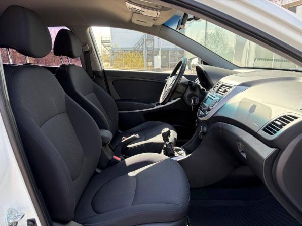 Hyundai Solaris I с пробегом 2013 года, цена 665 000 рублей, 132783 км, седан, Автокод Объявления