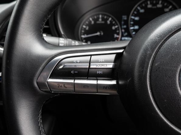 Mazda 3 IV (BP) с пробегом 2019 года, цена 1 720 000 рублей, 87962 км, хэтчбек, Автокод Объявления