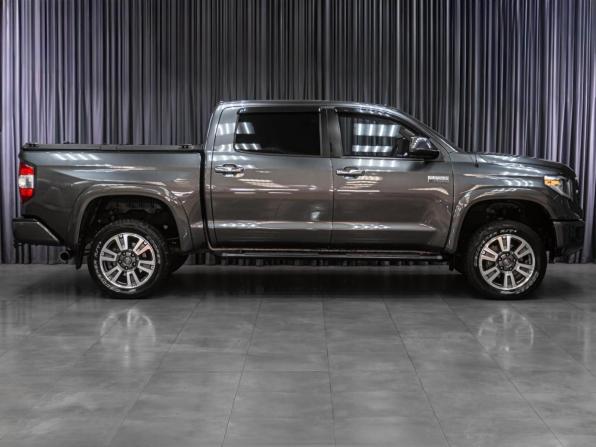 Toyota Tundra II Рестайлинг с пробегом 2018 года, цена 7 099 000 рублей, 123449 км, offers.body_type.unknown, Автокод Объявления