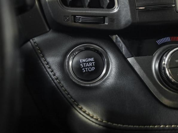 Toyota RAV4 IV (XA40) с пробегом 2013 года, цена 1 799 000 рублей, 240747 км, внедорожник, Автокод Объявления