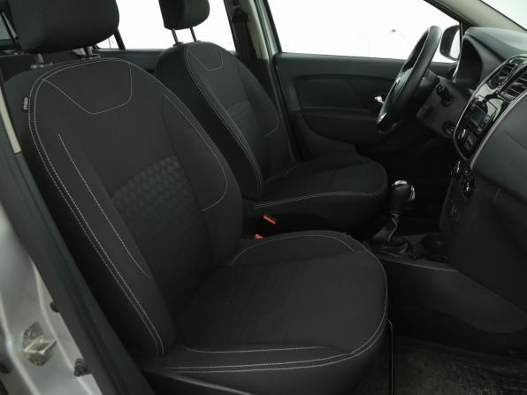 Renault Logan II Рестайлинг с пробегом 2018 года, цена 742 000 рублей, 132000 км, седан, Автокод Объявления