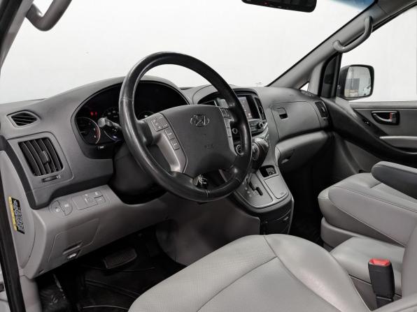 Hyundai Grand Starex I Рестайлинг с пробегом 2017 года, цена 2 475 000 рублей, 98892 км, минивэн, Автокод Объявления