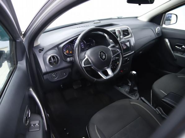 Renault Logan II Рестайлинг с пробегом 2018 года, цена 1 090 000 рублей, 145000 км, седан, Автокод Объявления