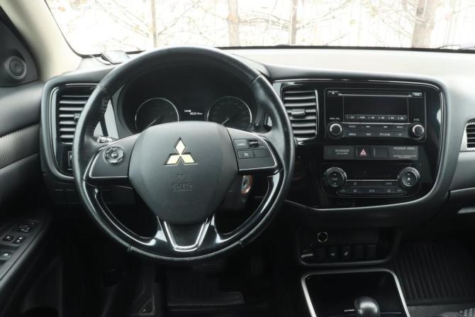 Mitsubishi Outlander III Рестайлинг 2 с пробегом 2017 года, цена 1 719 000 рублей, 174541 км, внедорожник, Автокод Объявления