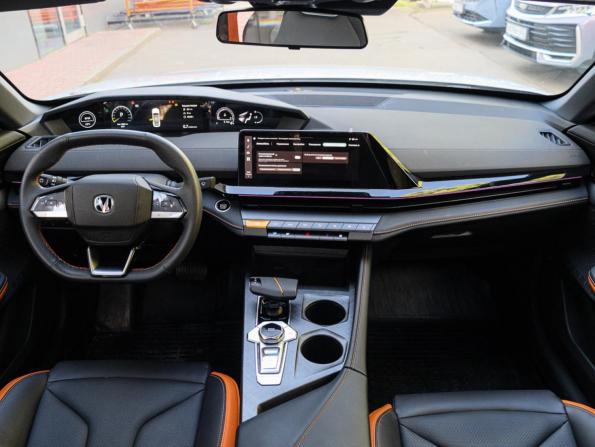 Changan UNI-V I с пробегом 2024 года, цена 2 499 000 рублей, 7029 км, лифтбек, Автокод Объявления