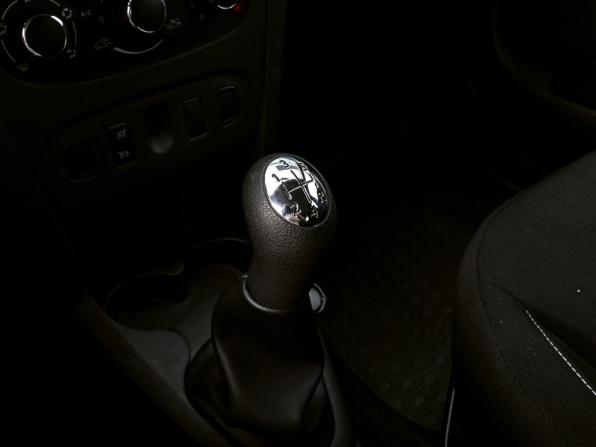 Renault Sandero II с пробегом 2017 года, цена 1 109 000 рублей, 37983 км, хэтчбек, Автокод Объявления