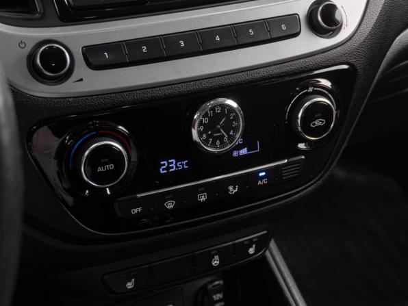 Hyundai Solaris II с пробегом 2017 года, цена 1 359 000 рублей, 80619 км, седан, Автокод Объявления