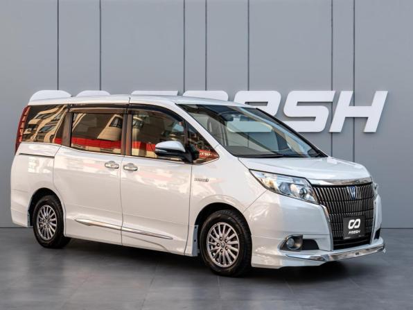 Toyota Esquire I с пробегом 2015 года, цена 2 240 000 рублей, 145707 км, минивэн, Автокод Объявления