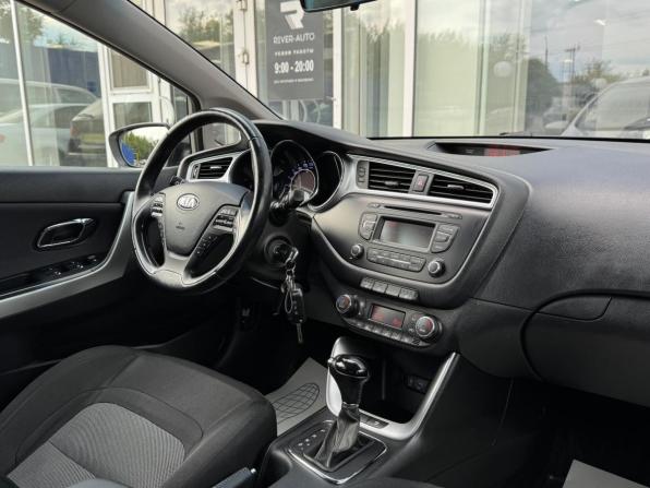 Kia Ceed II Рестайлинг с пробегом 2017 года, цена 1 320 000 рублей, 136370 км, хэтчбек, Автокод Объявления
