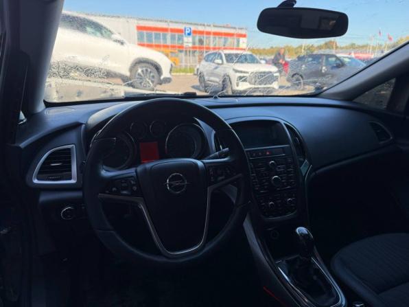 Opel Astra J Рестайлинг с пробегом 2014 года, цена 921 000 рублей, 77212 км, седан, Автокод Объявления