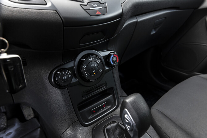 Ford Fiesta Mk6 Рестайлинг с пробегом 2016 года, цена 895 000 рублей, 85973 км, седан, Автокод Объявления