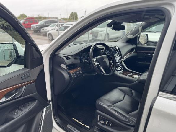 Cadillac Escalade IV с пробегом 2020 года, цена 4 300 000 рублей, 180366 км, внедорожник, Автокод Объявления