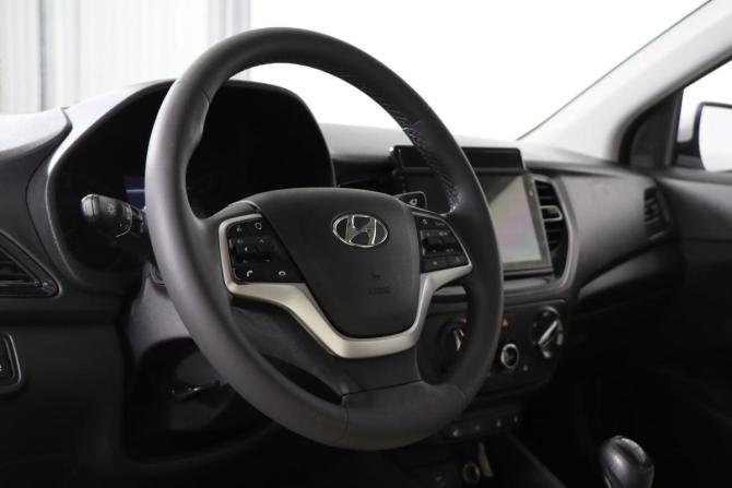 Hyundai Solaris II Рестайлинг с пробегом 2022 года, цена 1 699 990 рублей, 40469 км, седан, Автокод Объявления