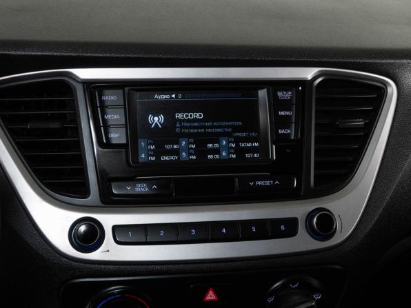 Hyundai Solaris II с пробегом 2018 года, цена 1 055 000 рублей, 213000 км, седан, Автокод Объявления