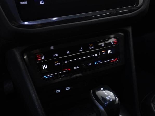 Volkswagen Tiguan II Рестайлинг с пробегом 2021 года, цена 3 299 077 рублей, 52996 км, внедорожник, Автокод Объявления