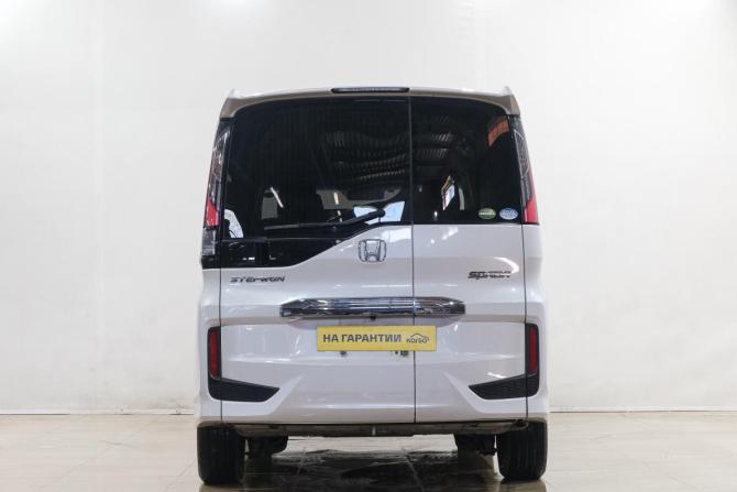Honda Stepwgn V Рестайлинг с пробегом 2021 года, цена 2 629 000 рублей, 63400 км, минивэн, Автокод Объявления