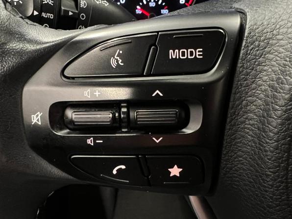 Kia Rio IV Рестайлинг с пробегом 2020 года, цена 1 465 000 рублей, 129186 км, седан, Автокод Объявления