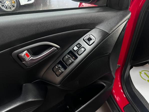 Hyundai ix35 I Рестайлинг с пробегом 2013 года, цена 1 245 000 рублей, 216701 км, внедорожник, Автокод Объявления