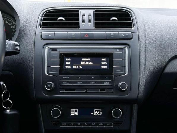 Volkswagen Polo V Рестайлинг с пробегом 2018 года, цена 1 290 000 рублей, 103550 км, седан, Автокод Объявления