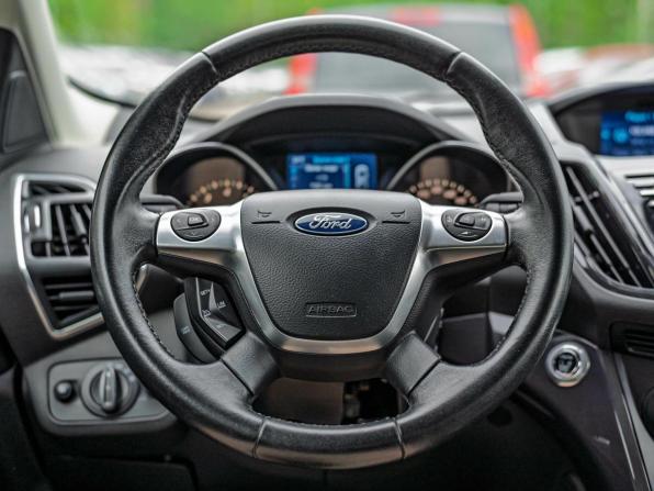 Ford Kuga II с пробегом 2015 года, цена 1 290 000 рублей, 170198 км, внедорожник, Автокод Объявления