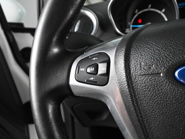 Ford Fiesta Mk6 Рестайлинг с пробегом 2013 года, цена 859 000 рублей, 147792 км, хэтчбек, Автокод Объявления