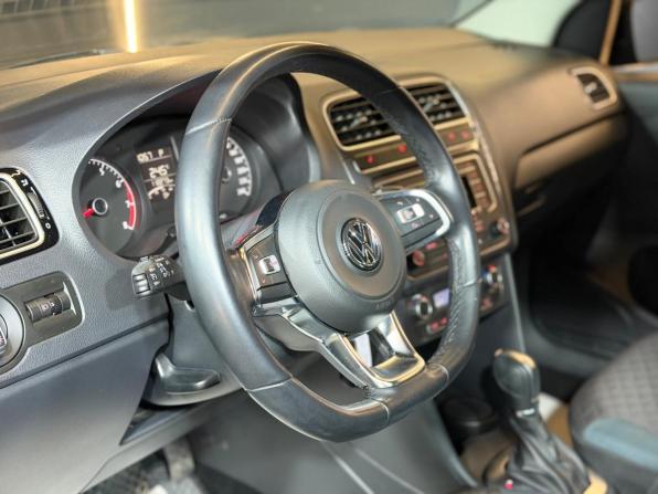 Volkswagen Polo V Рестайлинг с пробегом 2019 года, цена 1 399 000 рублей, 112273 км, седан, Автокод Объявления