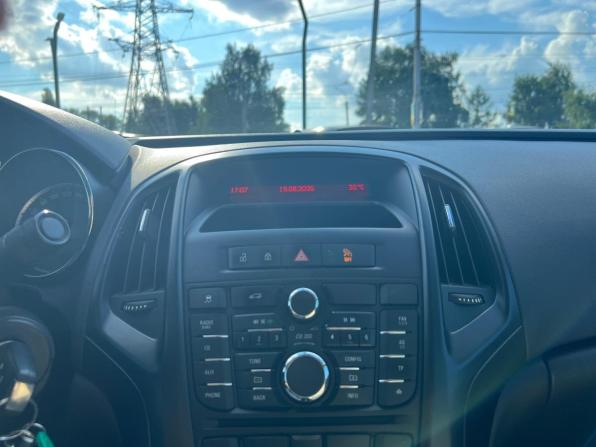 Opel Astra J Рестайлинг с пробегом 2013 года, цена 699 000 рублей, 198165 км, седан, Автокод Объявления
