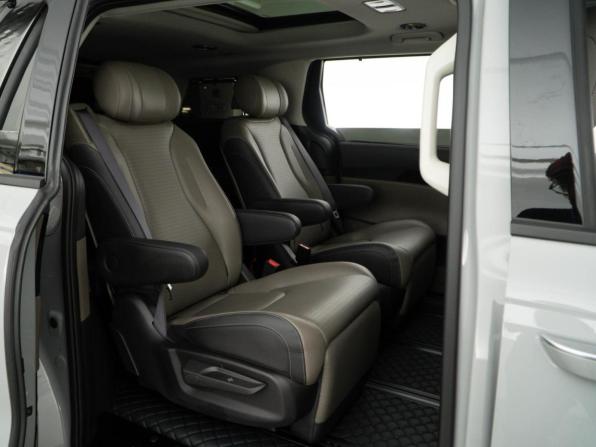 Kia Carnival IV Рестайлинг с пробегом 2025 года, цена 7 083 055 рублей, 12598 км, минивэн, Автокод Объявления