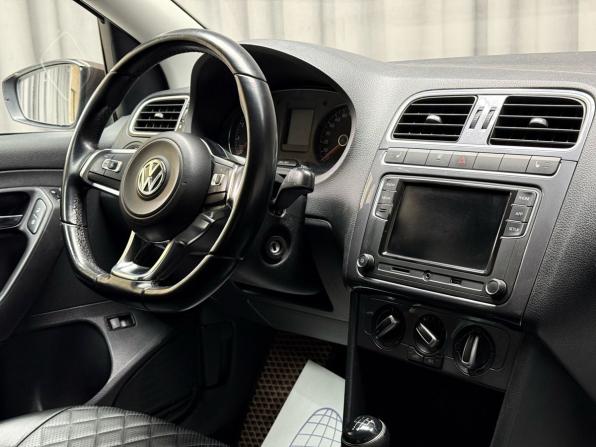Volkswagen Polo V Рестайлинг с пробегом 2019 года, цена 1 119 000 рублей, 145599 км, седан, Автокод Объявления