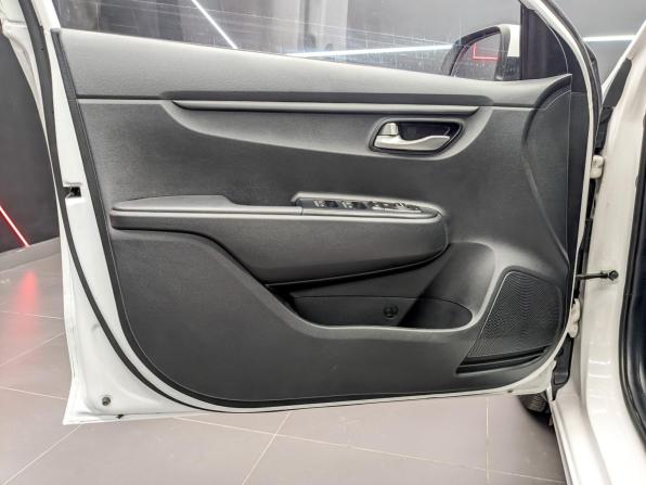 Kia Rio IV Рестайлинг с пробегом 2021 года, цена 1 390 000 рублей, 97751 км, седан, Автокод Объявления
