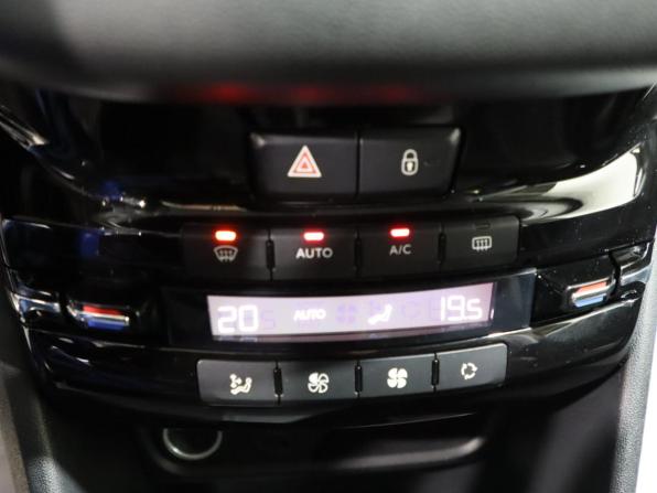 Peugeot 208 I с пробегом 2013 года, цена 760 000 рублей, 79829 км, хэтчбек, Автокод Объявления