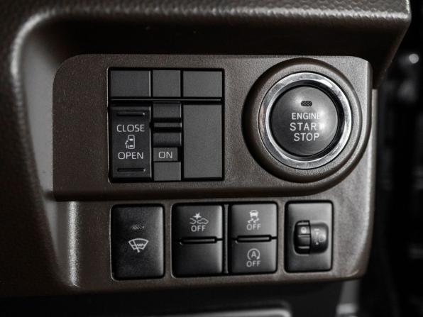 Toyota Roomy I Рестайлинг с пробегом 2021 года, цена 1 050 000 рублей, 23106 км, микровэн, Автокод Объявления