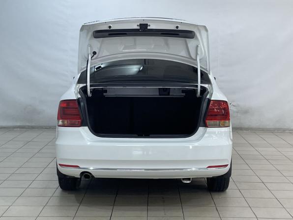 Volkswagen Polo V Рестайлинг с пробегом 2016 года, цена 1 049 000 рублей, 164038 км, седан, Автокод Объявления