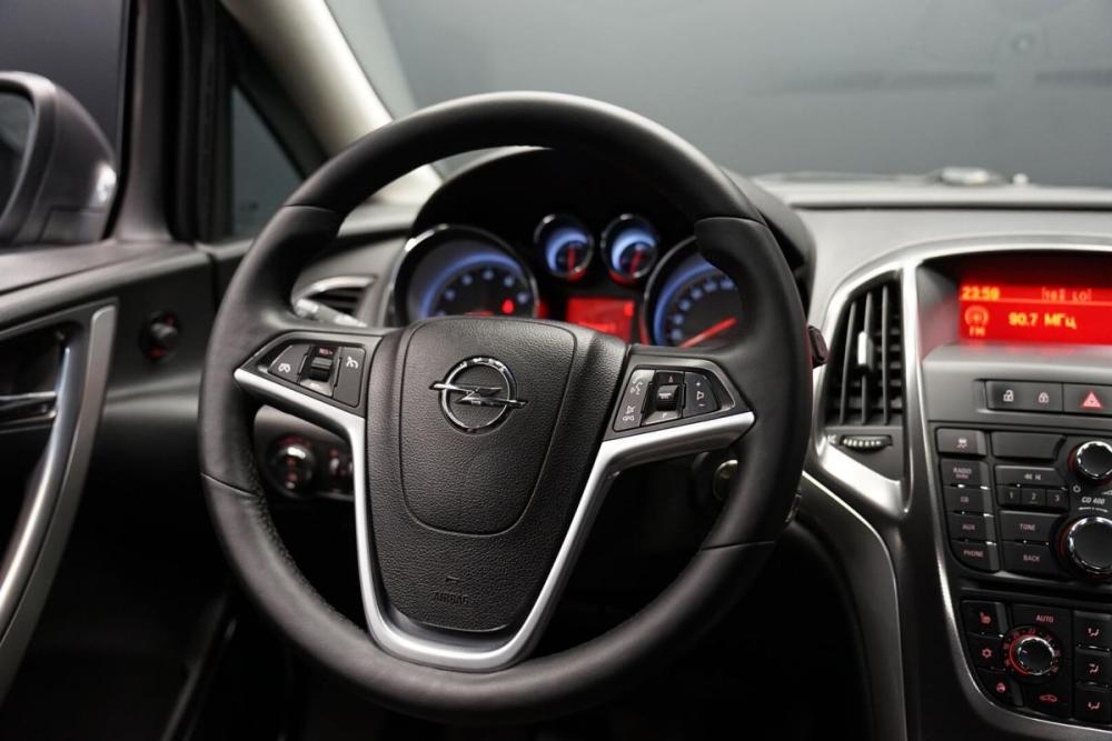 Opel Astra J Крым  - изображение 11