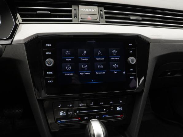 Volkswagen Passat B8 Рестайлинг с пробегом 2021 года, цена 2 450 000 рублей, 102773 км, седан, Автокод Объявления
