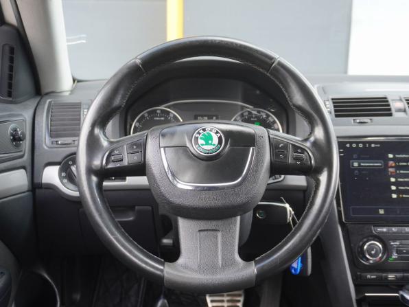 Skoda Octavia II (A5) Рестайлинг с пробегом 2011 года, цена 720 000 рублей, 270145 км, лифтбек, Автокод Объявления