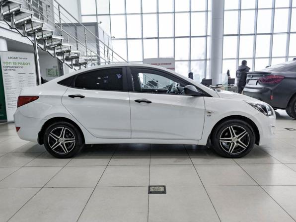 Hyundai Solaris I Рестайлинг с пробегом 2015 года, цена 899 000 рублей, 135180 км, седан, Автокод Объявления
