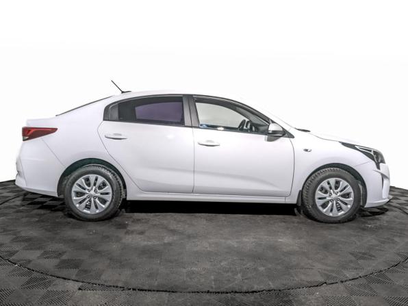 Kia Rio IV Рестайлинг с пробегом 2021 года, цена 1 555 000 рублей, 65500 км, седан, Автокод Объявления