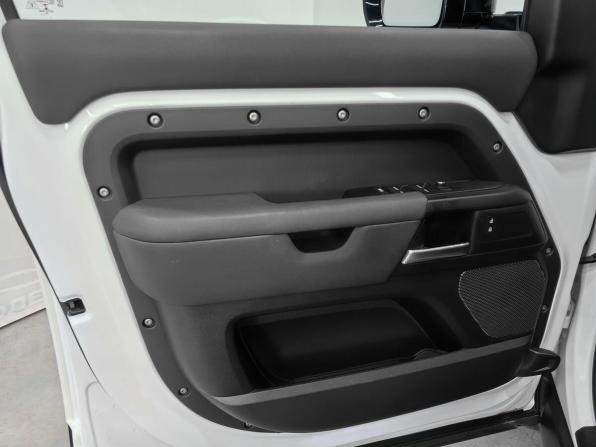 Land Rover Defender II с пробегом 2020 года, цена 4 900 000 рублей, 52610 км, внедорожник, Автокод Объявления