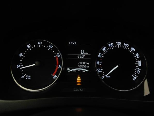 Skoda Rapid I с пробегом 2017 года, цена 999 000 рублей, 140355 км, лифтбек, Автокод Объявления