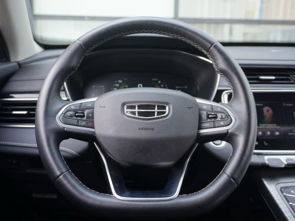 Geely Atlas Pro с пробегом 2023 года, цена 2 200 000 рублей, 17890 км, внедорожник, Автокод Объявления
