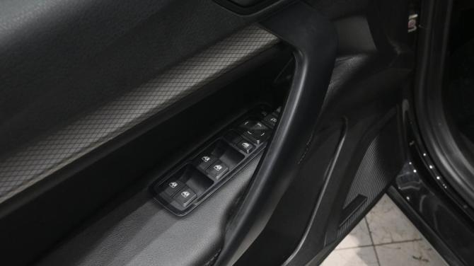 Lada (ВАЗ) Vesta I Рестайлинг (NG) с пробегом 2023 года, цена 1 095 000 рублей, 50001 км, седан, Автокод Объявления
