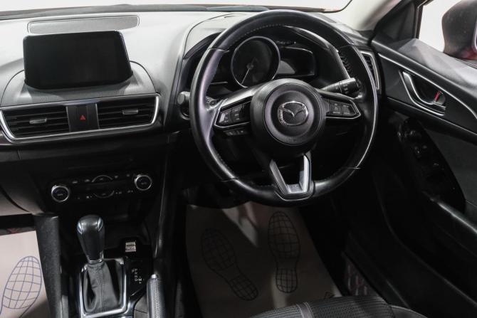Mazda Axela III с пробегом 2017 года, цена 1 549 000 рублей, 118000 км, хэтчбек, Автокод Объявления