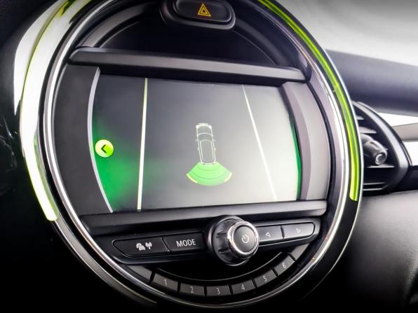 Mini Hatch III (F55/F56) Рестайлинг с пробегом 2021 года, цена 2 290 000 рублей, 54969 км, хэтчбек, Автокод Объявления