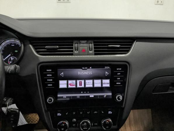 Skoda Octavia III (A7) Рестайлинг с пробегом 2019 года, цена 2 475 000 рублей, 26523 км, лифтбек, Автокод Объявления