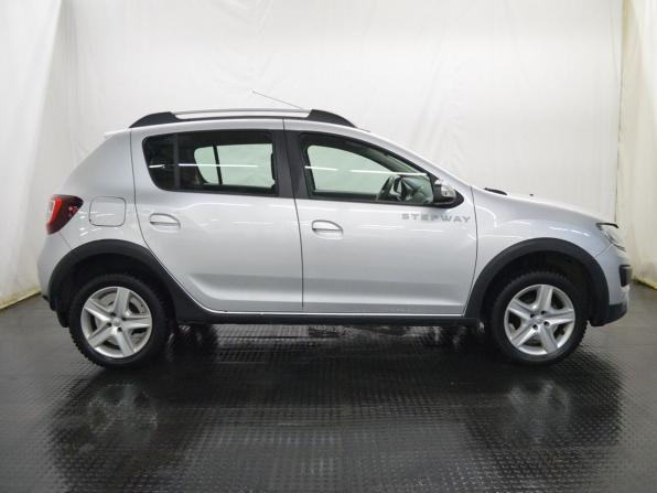 Renault Sandero II с пробегом 2015 года, цена 850 000 рублей, 99900 км, хэтчбек, Автокод Объявления
