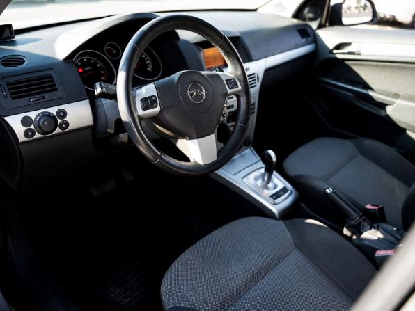 Opel Astra H Рестайлинг с пробегом 2012 года, цена 750 000 рублей, 155878 км, хэтчбек, Автокод Объявления