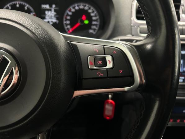 Volkswagen Polo V Рестайлинг с пробегом 2019 года, цена 999 000 рублей, 192000 км, седан, Автокод Объявления