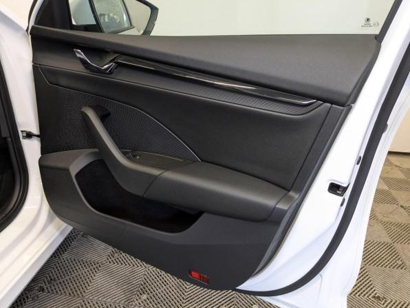 Skoda Octavia IV (A8) с пробегом 2021 года, цена 2 345 000 рублей, 52991 км, лифтбек, Автокод Объявления